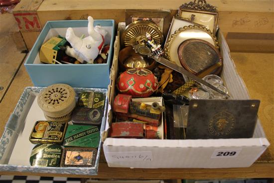 Collection of small sundries